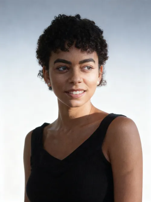 Retrato de Sombra Etérea Retrato poético de medio cuerpo con luz suave y melancólica